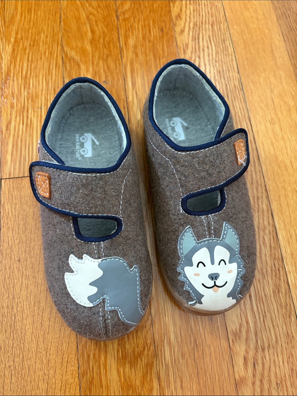 See Kai Run Brown & Navy Husky Appliqué Slip-On Slippers